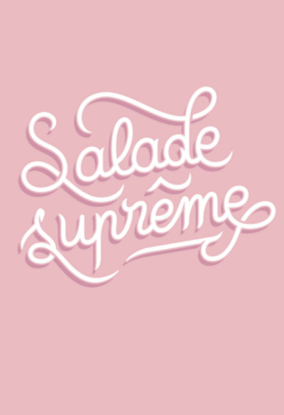 logo salade supreme sur fond rose clair