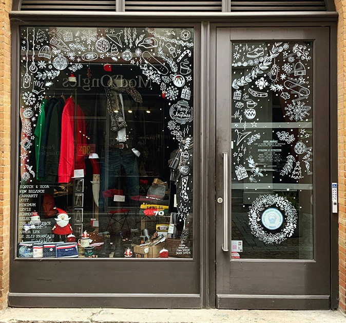 Décoration d'une vitrine à Montauban pour les fêtes de Noël, 2020